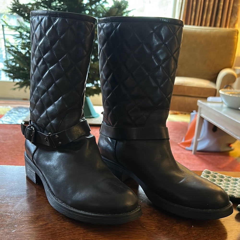 AQUATALIA Black Quilted Leather Boots